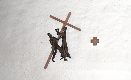 2. Station: Jesus nimmt das Kreuz auf sich
